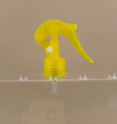 Bình xịt kích hoạt mini màu vàng để vệ sinh gia đình