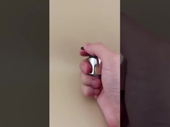 Máy bơm kem màu đen và bạc K702-1 cho chai mỹ phẩm