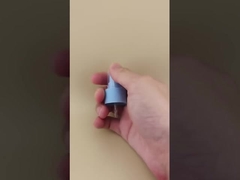 Các chai mỹ phẩm màu xanh lá cây có sọc mờ mịn phun kích hoạt K302