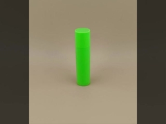 Bao bì kem môi xanh mịn nhỏ với nắp màu hồng cho son môi