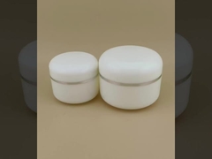 Thùng kem nhựa màu trắng có cạnh màu bạc cho kem nữ