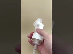 Thiết kế tinh tế Máy bơm bọt lớn bằng nhựa màu trắng với bàn chải cho chai rửa cơ thể