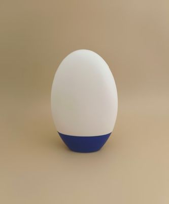 chai nhựa mịn trắng với nắp màu xanh dương cho dầu gội