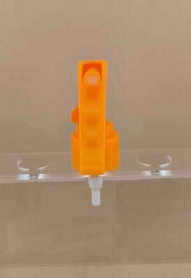 Máy xịt kích hoạt nhỏ bằng nhựa màu cam để làm tóc