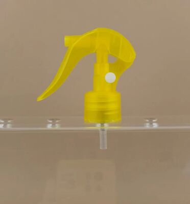 Bình xịt kích hoạt mini màu vàng để vệ sinh gia đình
