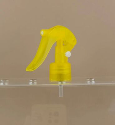 Bình xịt kích hoạt mini màu vàng để vệ sinh gia đình