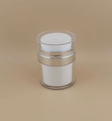 chai bạc cạnh với lớp phủ bên ngoài rõ ràng cho sản phẩm chăm sóc da