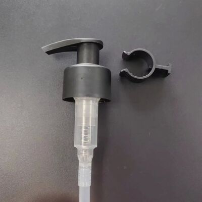 Thiết kế mới Máy bơm kem dưỡng da bằng nhựa 24mm 28mm có khóa trái phải Máy bơm kem dưỡng da xoắn có kẹp