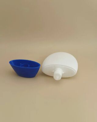 chai nhựa mịn trắng với nắp màu xanh dương cho dầu gội