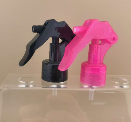 Máy phun kích hoạt nhỏ bằng nhựa đen cho mỹ phẩm và làm tóc
